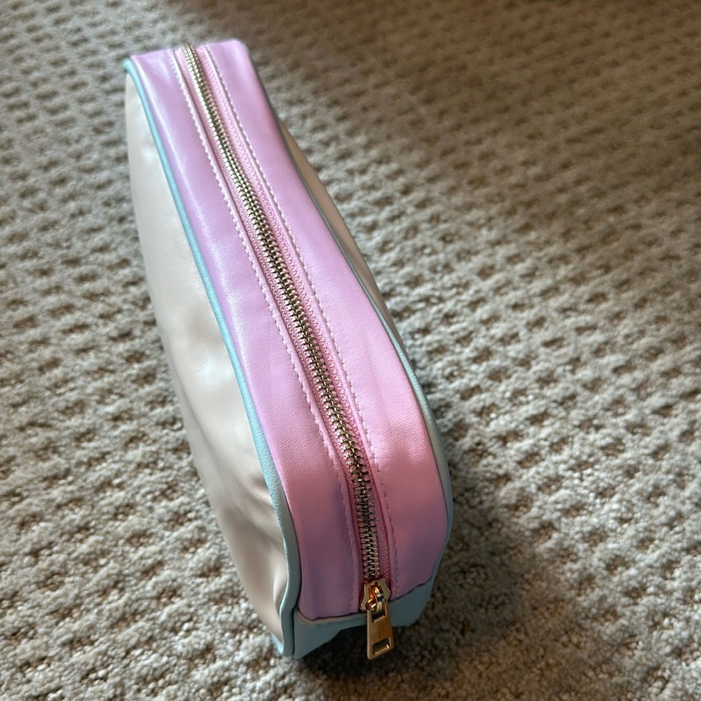 VACAY chenille patch makeup bag - Picture 3 of 6